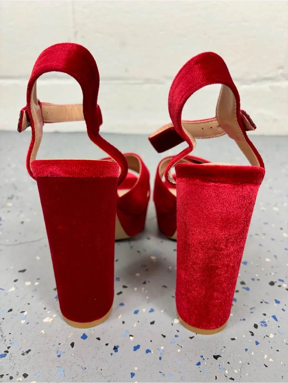 Unique Vintage Red Velvet Platform Heels Strappy Peep Toe NEW IN BOX Size 8